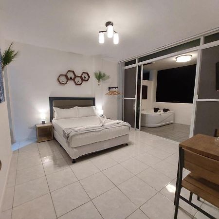 Bonsai Jacuzzi Suites Panglao Eksteriør bilde