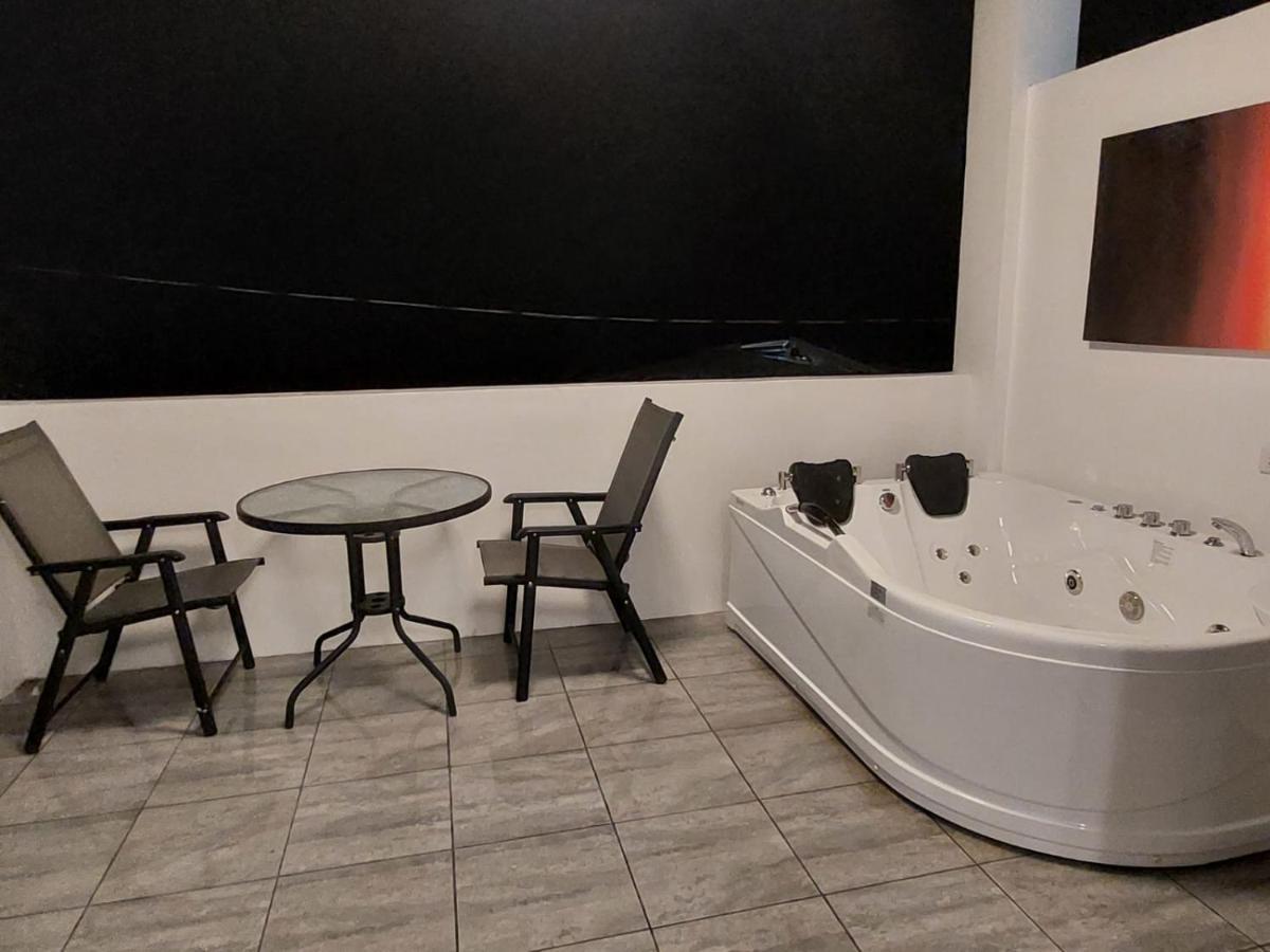 Bonsai Jacuzzi Suites Panglao Eksteriør bilde