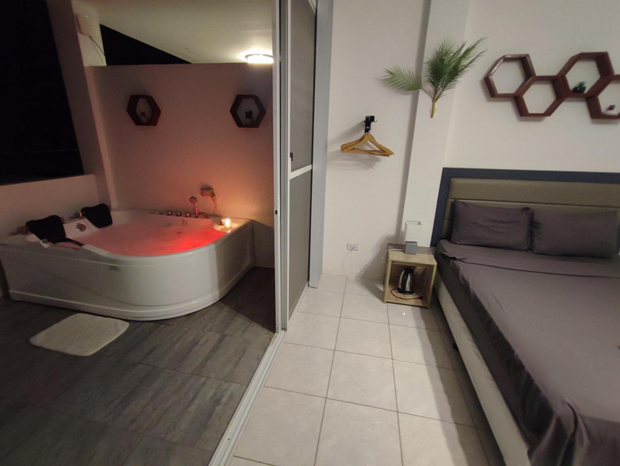Bonsai Jacuzzi Suites Panglao Eksteriør bilde