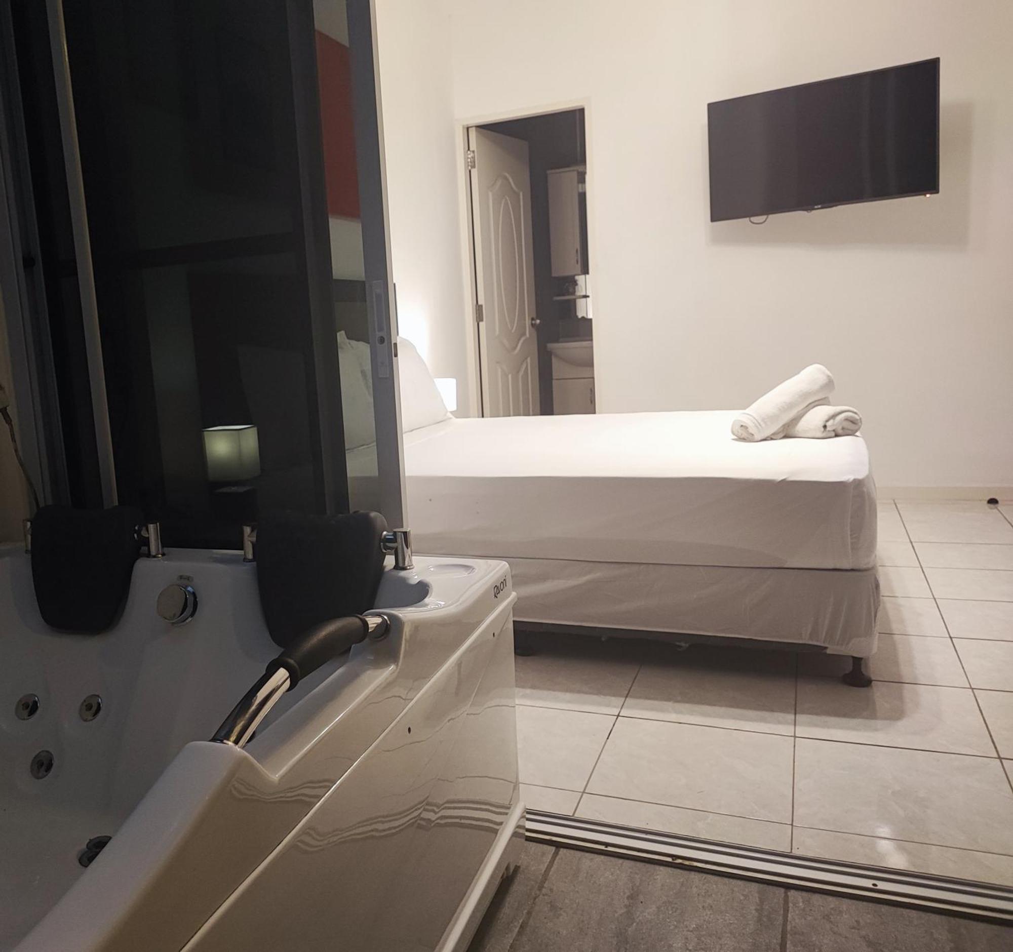 Bonsai Jacuzzi Suites Panglao Eksteriør bilde