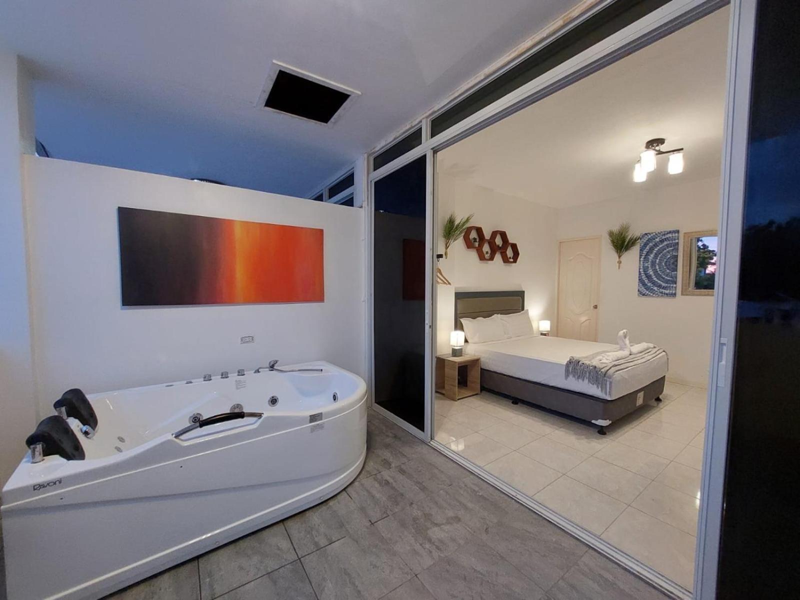 Bonsai Jacuzzi Suites Panglao Eksteriør bilde